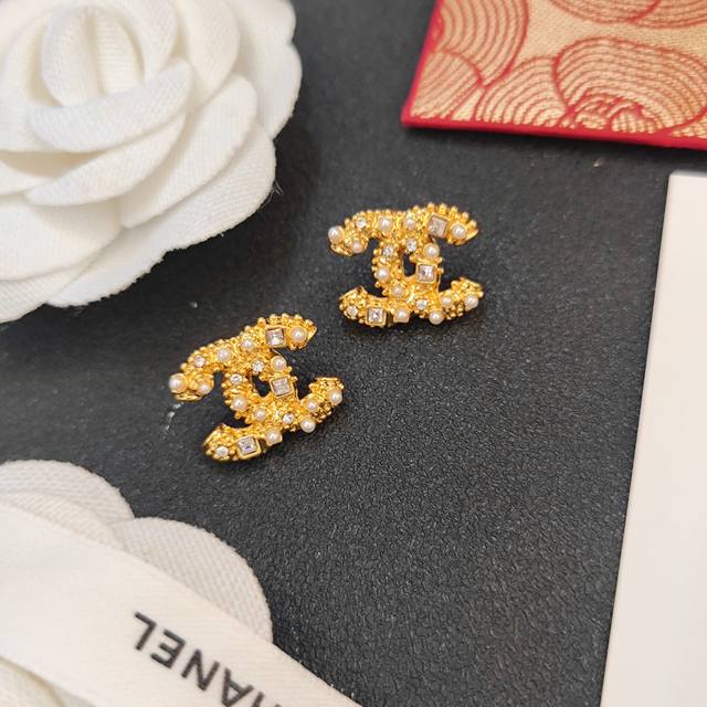 Chanel 完美品质 方钻珍珠耳钉 原版Logo字印 黄铜材质 性价比高 精致高端Copy 925银针 大小比例适中 进口方钻+珍珠 简约时尚 非常显气质 你