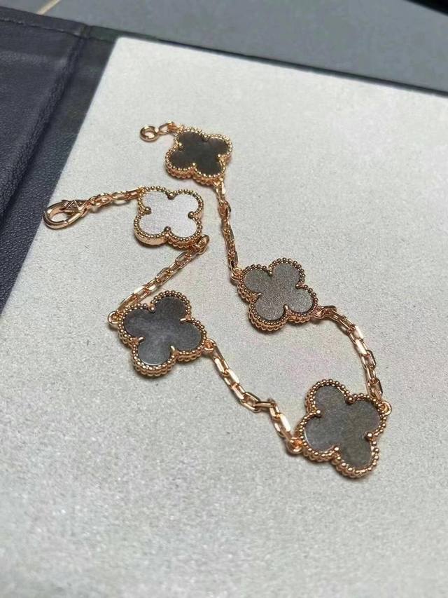 V金材质Vca银耀石四叶草五花手链 DDD