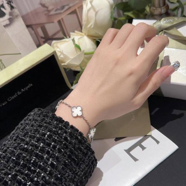 V金材质Vca白金色白贝母四叶草五花手链 DDD