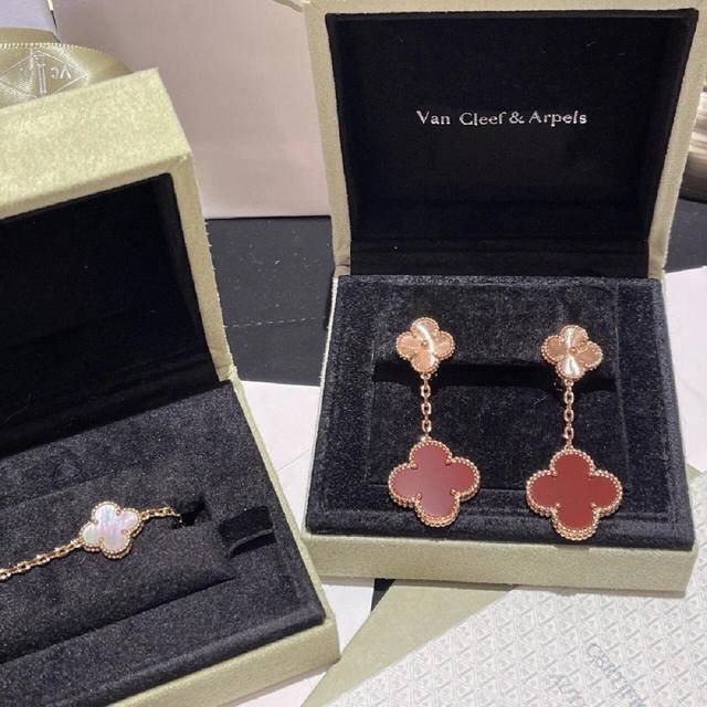 V金材质Vca红玉髓间镭射双花耳拍 DDD