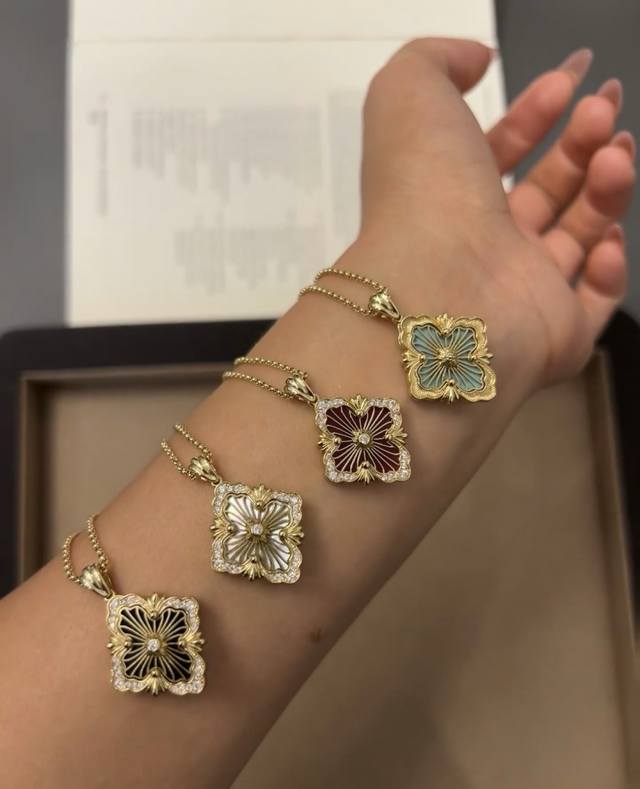 V金材质咪金精工布契拉提单花项链 DDD