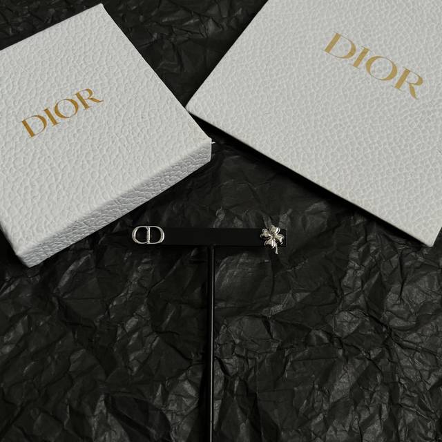 Dior 迪奥 中古 耳钉 专柜一致上新 精选原版一致 黄铜材质 甜美气质高雅。 DDD