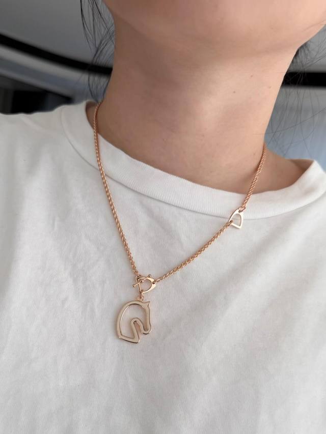 250836 我们出品 预售28号左右出货，Zp8000， 量大咨询客Fu！ DDD 马年限定珐琅镂空项链 26年马年最新款Herme*爱马仕最新超火款式，马年