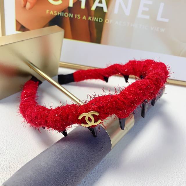 Chanel小香 DDD Chanel发箍 DDD 新年红牙齿防滑钛钢Logo轻奢风发箍气质百搭小仙女必入单品名媛风十足～宝藏款 闭眼入推荐款 单个 DDD
