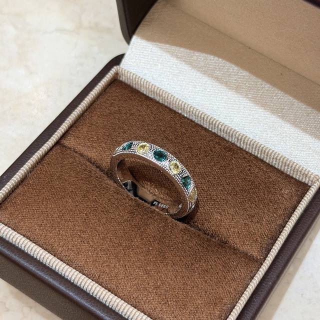 A7185 大牌珠宝 De家 高级系列 陨石坑 彩宝戒指 非常有时尚感跟设计感，满足你日常的各种搭配需求，工艺的细腻感，用钻的闪亮程度，S925纯银材质 堪称非