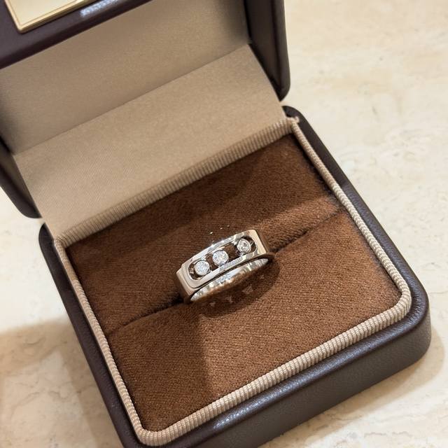 A7 梅西卡 新款 三钻 滑动 光面戒指 精选德国进口S925纯银材质电镀18K金 超赞工艺 百搭 夏日简约风 铂金色 678码 纯银戒指 DDD