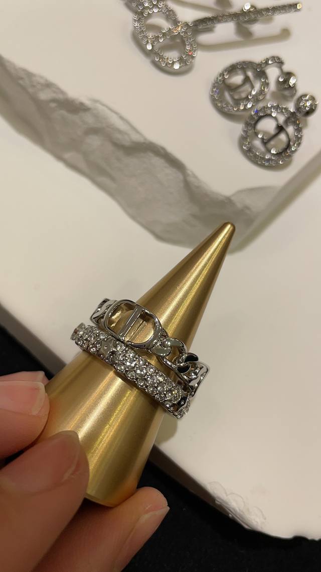 今日到货购入Yb DDD 新款Petit Cd银色戒指套装两件套 DDD Cd链条戒指银色满钻星星戒指 DDD 可甜酷 可优雅 日常百搭时髦 DDD 单戴Or叠