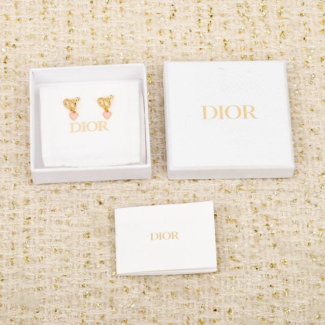 250823 我们出品 预售25号左右出货， Zp5070，量大咨询客Fu DDD D 粉色爱心Cd耳钉 早春最新款绝美系列！全网首发现货第一眼看上去它是个爆款