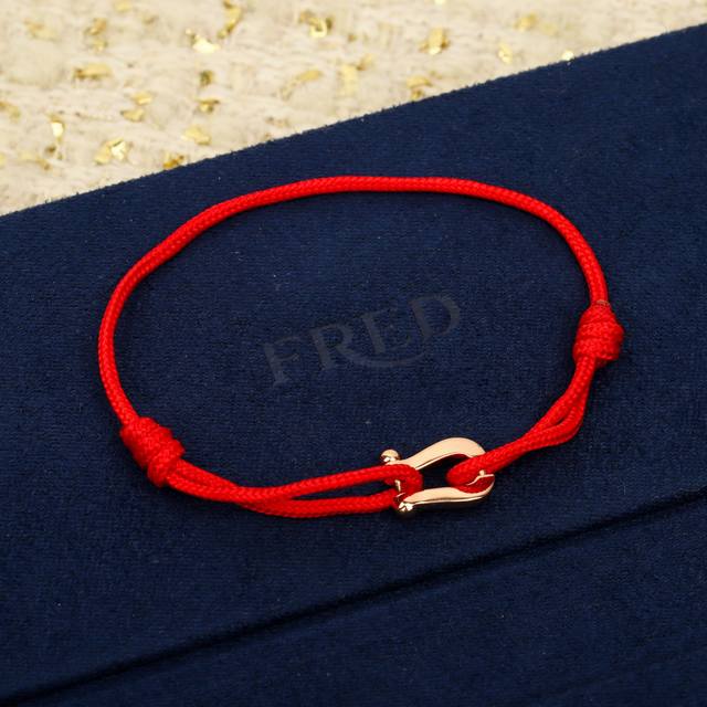 210462 我们出品 马蹄红绳，可订做真金真钻，价咨询客Fu，同样只做对版Zp金货！ DDD F&Ed马鞍红绳手链，最佳情侣款，一定要入[机智][机智]马蹄扣