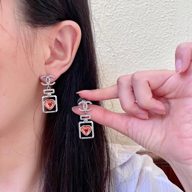 香奈儿经典爱心双C耳环 DDD