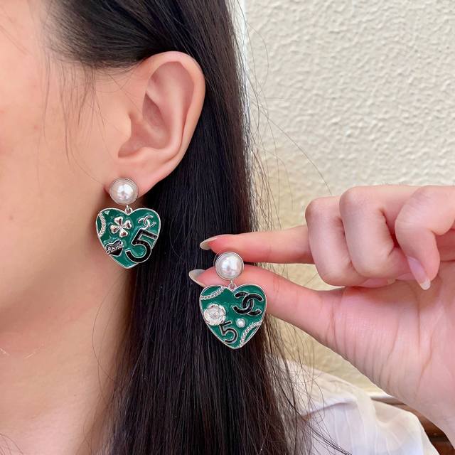 专柜同款 香奈儿不对称珍珠双C耳环 DDD