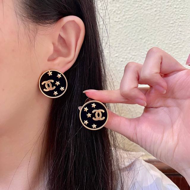 香奈儿星星双C耳钉 DDD