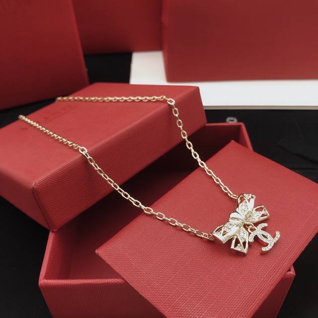 编号Xxl0020 DDD Ch*Nel最新款蝴蝶结项链 一致Zp黄铜材质 DDD