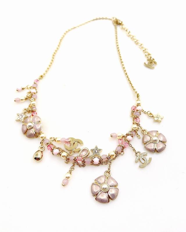 Ch*Nel 最新款浅金粉花打结项链 一致Zp黄铜材质 DDD