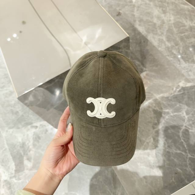 Celin* 凯旋门棒球帽休闲百搭款 饱满立体高颅顶 帽型正点 弧度流畅线条自然 神奇改善脸型，戴上立马脸小