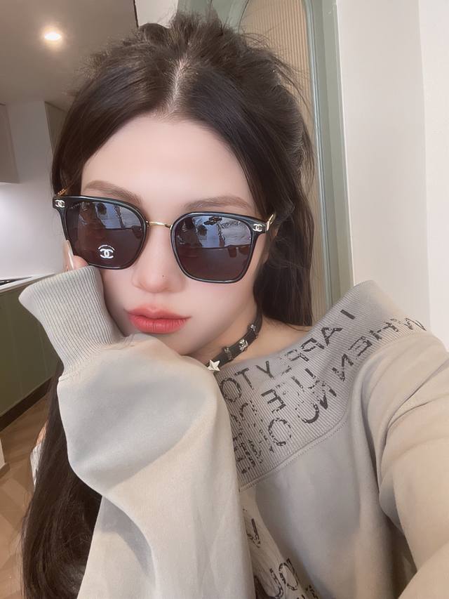 香奶奶福牌系列 Mod：6815 Size：52-23-145 最最最经典的大爆款圈形 精致编织皮革刻标福牌镜腿 复古洋气