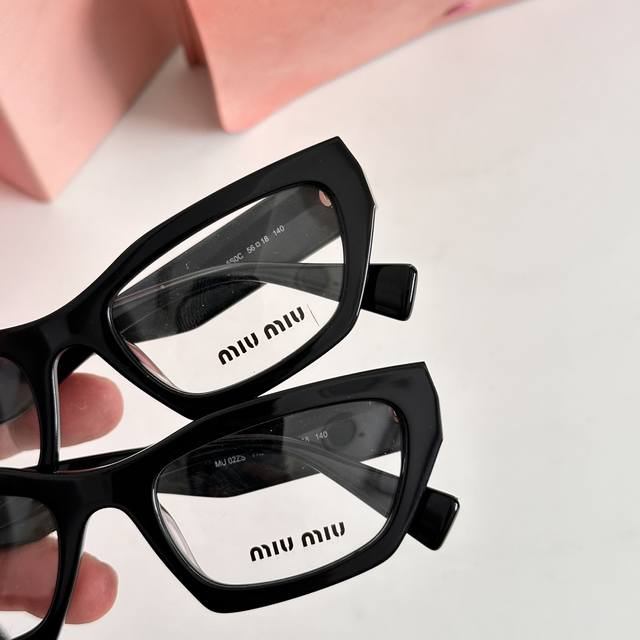 细节图 Miu M*Model:Mu 02Zssize：56口18-140