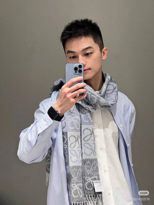 特 顶级原单中性款罗意威 双色棋盘格长巾 很幸運拿到這個品牌的東西，真的不多見，很少在國內做訂單，款式真的少的可怜羅意威作為西班牙的頂尖奢侈品牌，秉承傳統，技藝