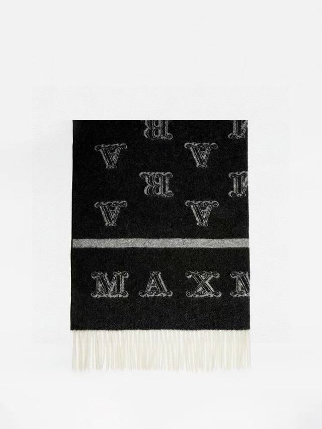 M家本款围巾，采用羊绒面料，缀有标志性的 Monogram 图案提花设计。尺寸：70Cm X 196Cm。 品名：羊绒提花围巾 材质：面料： ％羊绒