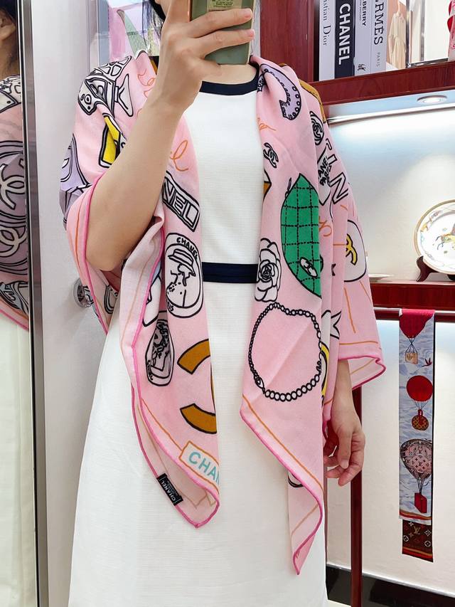 Chanel 休闲假期 140 羊绒方巾 高端 大爱 丝羊绒 婴儿触感舒服到飞女人尤物 货极少 四季都可以用真心美的让人非常非常心动 上身效果简直美翻了 品质非