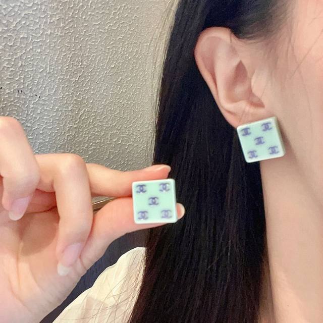 香奈儿方形双c耳钉