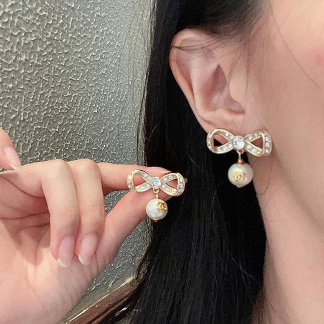 香奈儿蝴蝶结珍珠耳环
