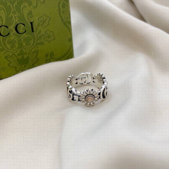 今日上新 Gucci古驰新款双g花朵粉贝戒指 尺寸：12# 14# 16# 18# 20# 22#