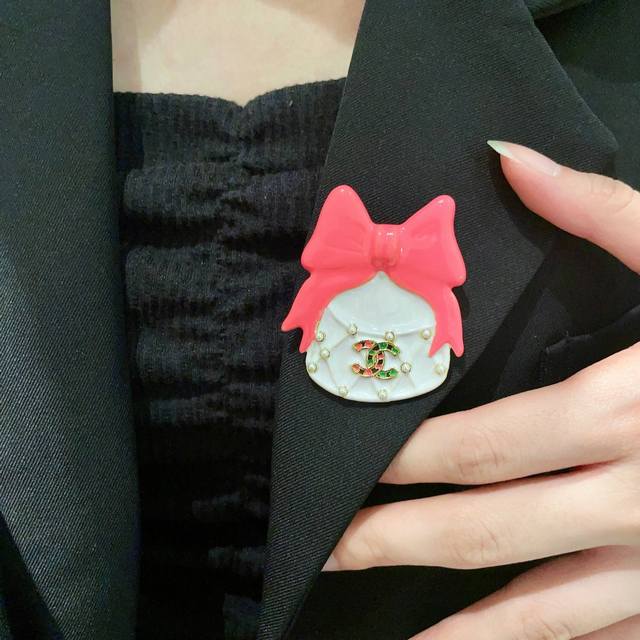 香奈儿蝴蝶结双c胸针