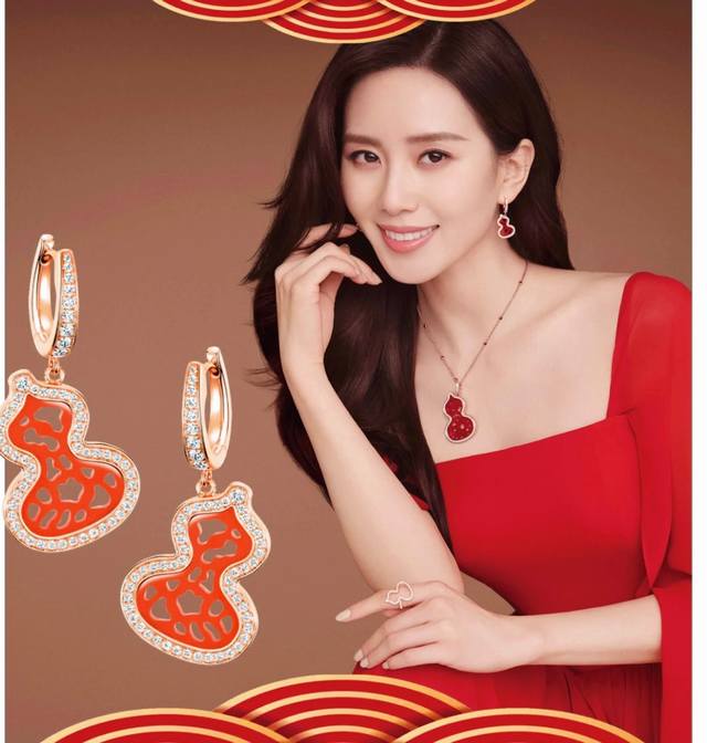 V金材质 4670490 Qeelin麒麟蕾丝红葫芦耳环，简约的线条刻画wulu优美的形态，Qeelin X 黎贝卡独家发售限量版wulu耳环，如何用它搭出冬日