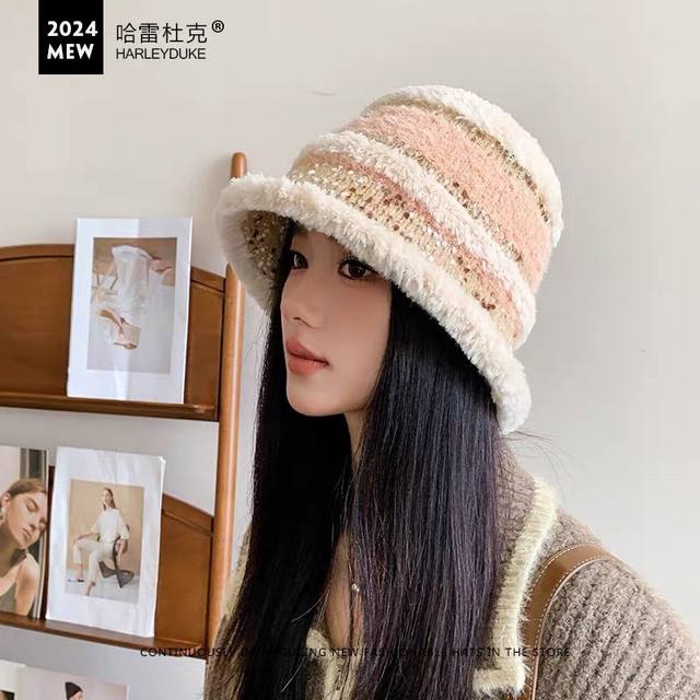 蒙囗moncler 2024秋冬款女拼色双耳保暖甜美可爱毛绒渔夫帽时尚百搭毛绒护耳雷锋帽秋冬赶紧订购哦