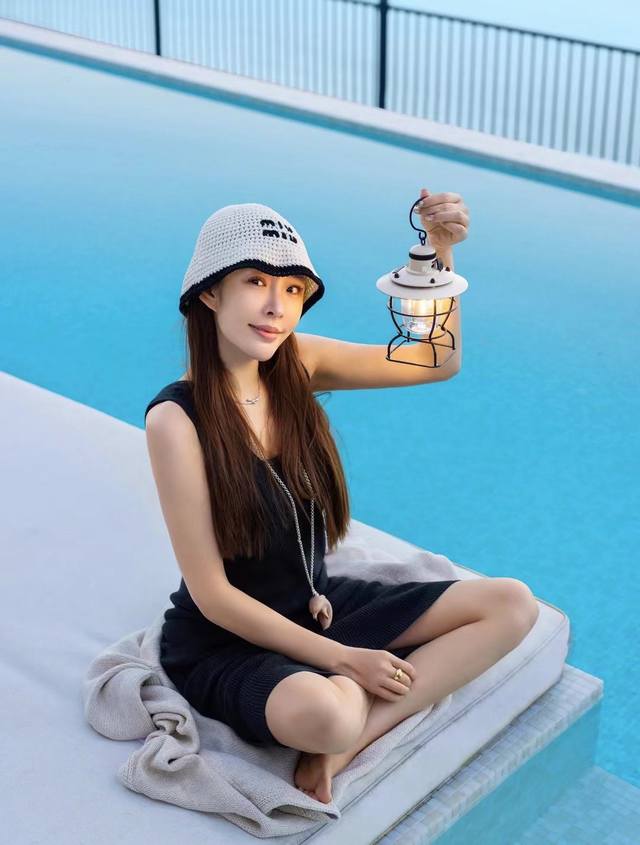 跑量 Miu Miu秋冬新款 针织盆帽 现货2色