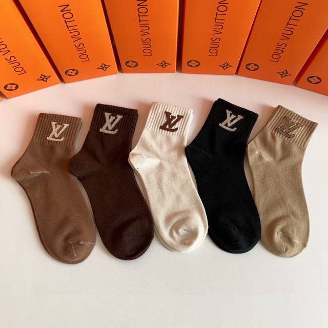 特 配包装 Lv 路易威登 新款经典中长款堆堆袜袜子！一盒五双， 专柜同步筒款袜子，大牌出街，潮人必备超好