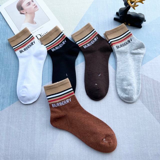 配包装 一盒5双 Burberry 巴宝莉 超火爆男女新款袜子，纯棉面料，潮人必备 爆款格子短袜，经典格子搭配潮流配色，个性时尚百搭款，你值得拥有哦