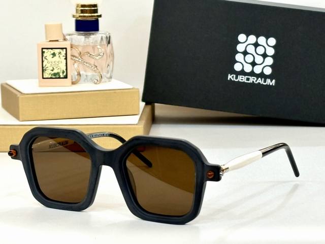 德国小众 Kub Raum 潮牌 P9Size：49口23-145 以风格为灵感展开设计，拥有纯正小众的高端街头品牌
