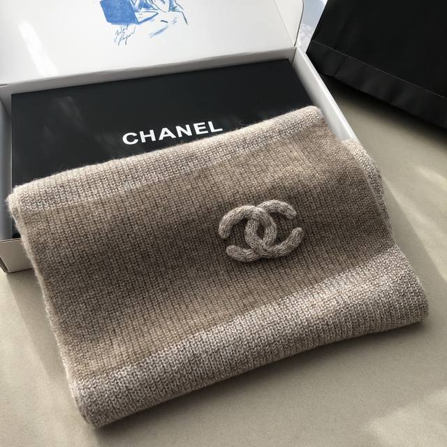 Chanel24秋冬新款24B针织围巾羊绒针织长巾美翻了[流泪]御用殿堂级极品新款在售 进口纯羊绒针织毛线美丽至极 真的 上身极为衬肤色 百搭 好看不好看自己看