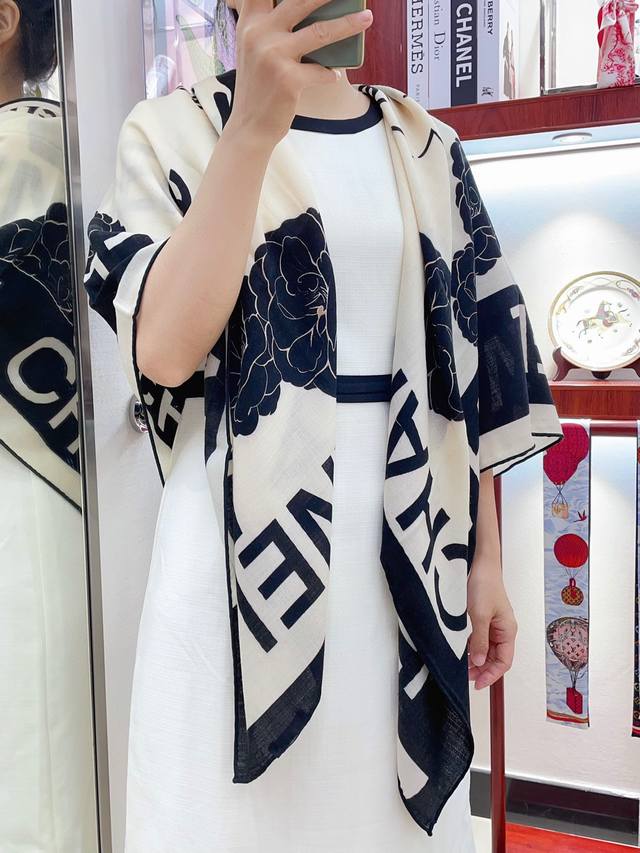 Chanel Coco小姐 140 羊绒方巾抢vip推荐 下手一定要快 高端 大爱 纯羊绒 婴儿触感舒服到飞女人尤物 货极少 四季都可以用真心美的让人非常非常心
