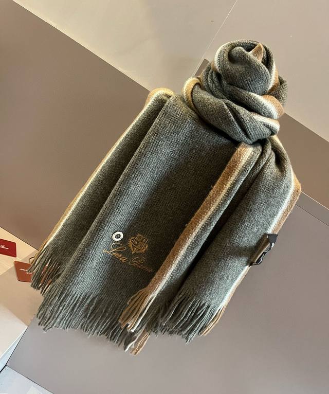 Loro Piana 诺悠翩雅 官网同步发售，贸易公司尾单，极品山羊绒围巾披肩 送人自留都太高大上了重磅上新，爆款爆款，渠道极品硬货～出口意大利直供专柜尾单到手