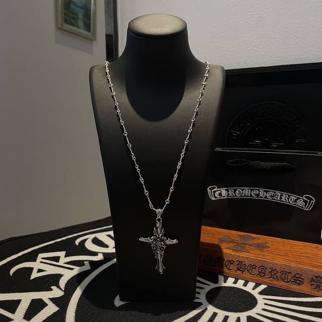 抖音 快手 Ins 小红书 直播热门 ，新款 专柜品质 Chrome Hearts克罗心麻花项链 ，满钻十字架吊坠，凹凸造型不同的花纹设计风格 呈现出与众不同