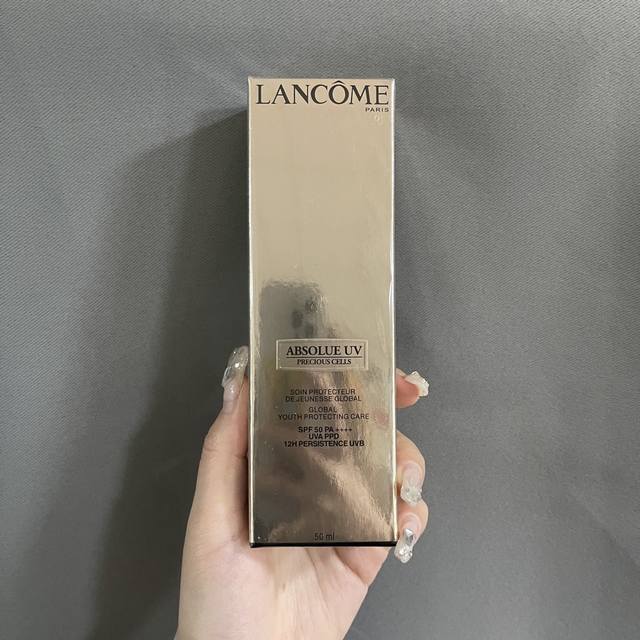 兰蔻菁纯臻颜防晒霜50Ml实拍到货兰蔻新版菁纯臻颜防晒霜50Ml Spf50，兰蔻菁纯臻颜防晒霜隔离乳50Ml，独特的熟龄肌肤深度抗老防晒产品，含有高浓度mex