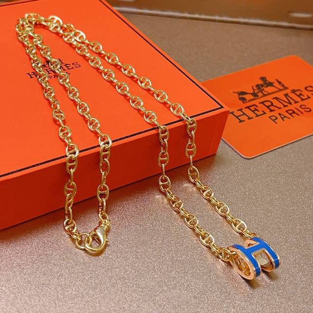 Hermes 爱马仕项链 H圆盘系列首饰 进口定制.高端链条经典搭配 新品 简单时尚专柜一致 火爆款出货 设计独特 前卫 男女必备款！
