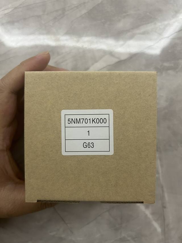 一比一 对版进口原装纤维纸盒 丝绒灰 高度遮暇效果，带替换装一盒两芯，市面最高版本独立牛皮盒装海蓝之谜鎏光焕变气垫！色号：1#，3#，11#，12#。