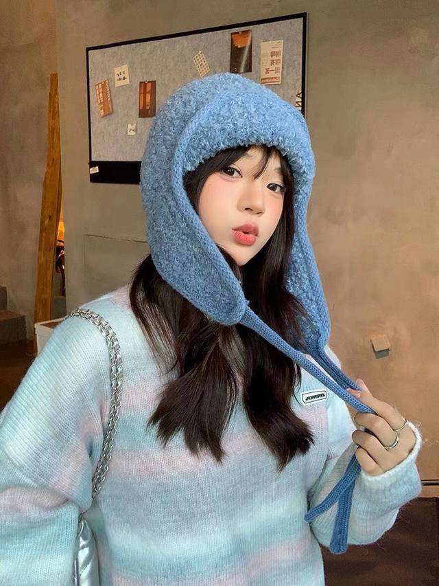 Chanel上新，香奈儿雷锋帽 2024秋冬氛围拉满Coconeige滑雪超级出片的雷锋帽本季必买氛围感100分，又保暖又好看精细小羊毛材质