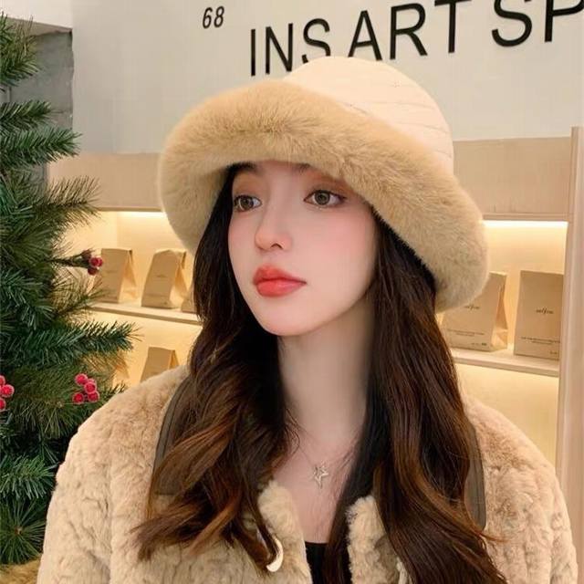 Chanel香奈儿秋冬厚款保暖蝴蝶结水桶帽百搭显脸小渔夫帽大帽檐毛绒绕盆帽