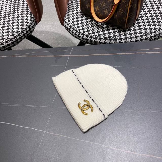 Chanel官网品质香奈儿秋冬网红时尚博主推荐款毛线帽，小红书爆款，手感超柔软舒适的针织线帽，弹性极佳！
