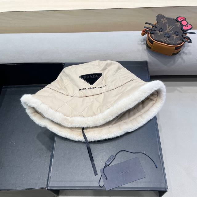 普拉达Prada渔夫帽女秋冬加厚保暖帽新款防风防寒户外雪地盆帽显瘦百搭高档帽