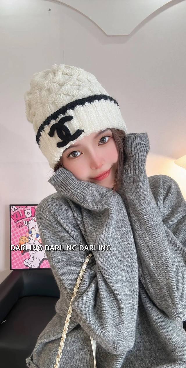 Chanel官网品质香奈儿秋冬网红时尚博主推荐款毛线帽，小红书爆款，手感超柔软舒适的针织线帽，弹性极佳！
