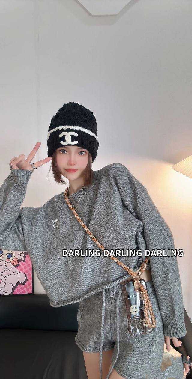 Chanel官网品质香奈儿秋冬网红时尚博主推荐款毛线帽，小红书爆款，手感超柔软舒适的针织线帽，弹性极佳！