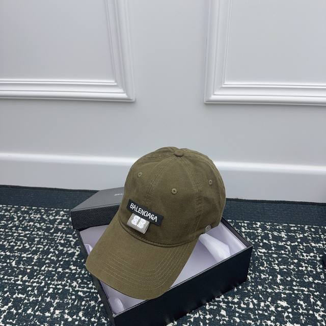 跑量 Balenciaga～新款 独家高品质棒球帽 帽檐加长版 帽型全新升级啦！！ 软顶也有立体感 集美们冲