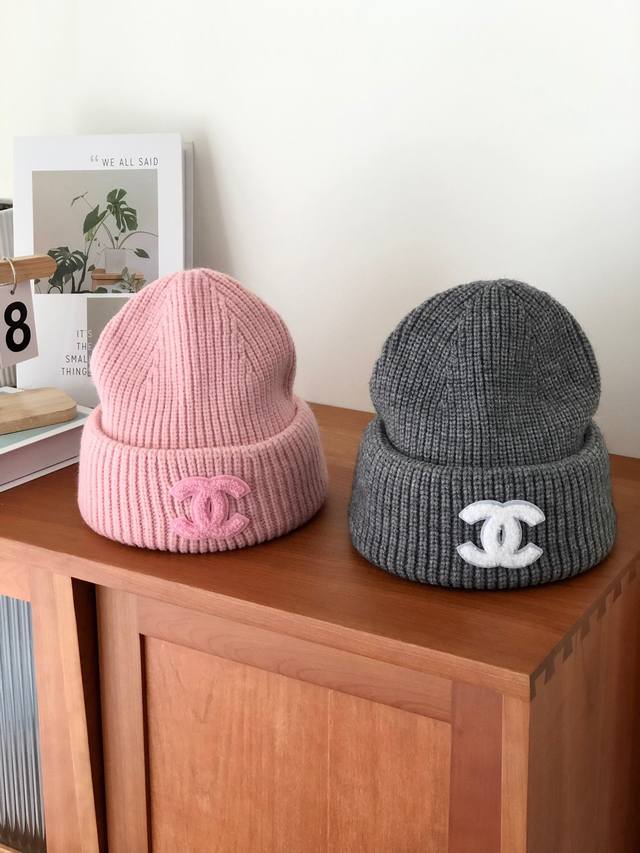 跑量 Chanel新款针织 甜美毛线帽，弹力大，面料很舒服 韩系氛围感十足！