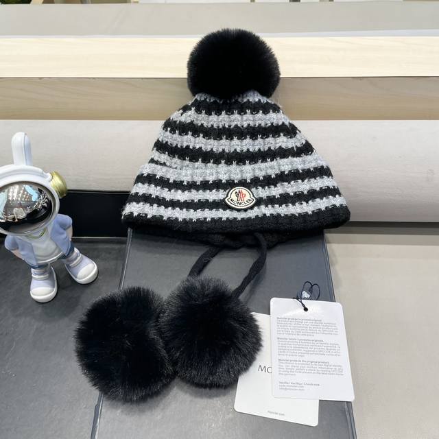 Moncler韩版新款条纹毛线帽女可爱毛球雷锋帽显脸小保暖护耳系带针织帽子
